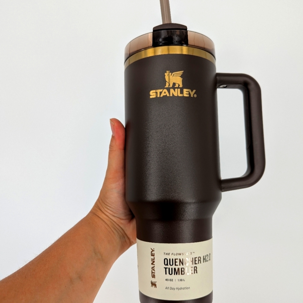 New STANLEY The Quencher H2.0 Flowstate CUP Tumbler 40 OZ Chocolate